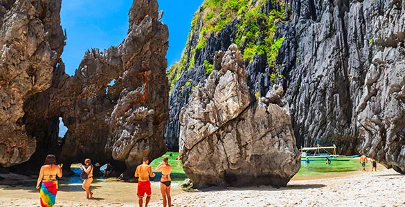 celebrate-christmas-in-the-philippines-beaches-traditions-and-festive-warmth-mid-content-5